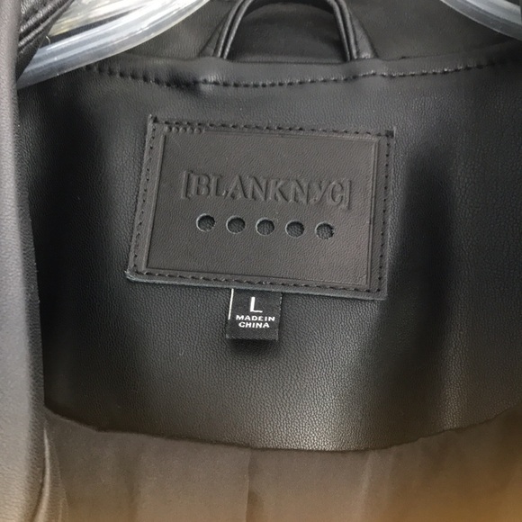 Blank NYC biker faux leather vest, ruffle shoulder size L - Picture 3 of 8